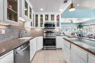 808 Pinata Dr, Crystal Beach, TX 77650 - Photo 18