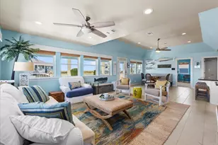 808 Pinata Dr, Crystal Beach, TX 77650 - Photo 2