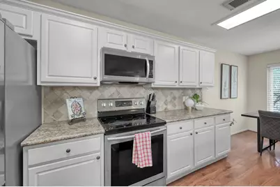 106 N Walden Elms Circle, The Woodlands, TX 77382 - Photo 14