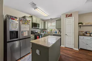 308 Lazy Pine Ct, Conroe, TX 77304 - Photo 12