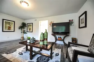 12633 Memorial Dr, Houston, TX 77024 - Photo 2