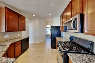 2303 Cantabria Ln, League City, TX 77573 - Photo 2