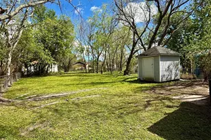 1014 N Arcola St, Angleton, TX 77515 - Photo 2