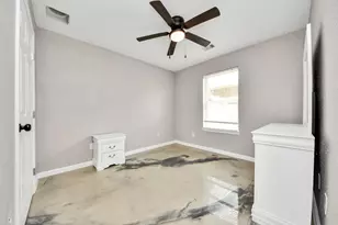 8242 Oak Knoll Ln, Houston, TX 77028 - Photo 26