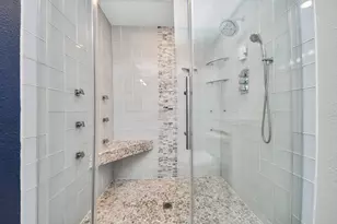 8242 Oak Knoll Ln, Houston, TX 77028 - Photo 20
