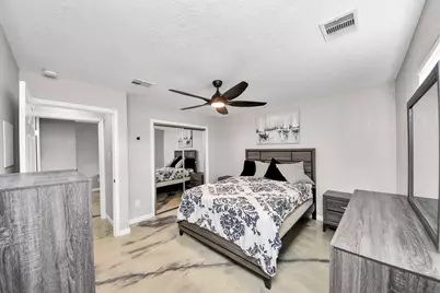 8242 Oak Knoll Lane, Houston, TX 77028 - Photo 16