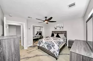 8242 Oak Knoll Ln, Houston, TX 77028 - Photo 16