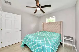 8242 Oak Knoll Ln, Houston, TX 77028 - Photo 24