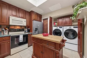 11711 Memorial Dr, Houston, TX 77024 - Photo 16