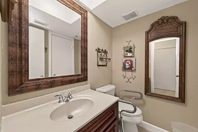 11711 Memorial Drive #239, Houston, TX 77024 - Photo 18