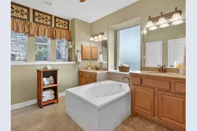 194 Maple Grove Drive, Conroe, TX 77384 - Photo 14
