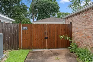 13714 Lynnwood Ln, Sugar Land, TX 77498 - Photo 34
