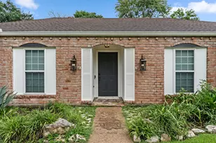 13714 Lynnwood Ln, Sugar Land, TX 77498 - Photo 2