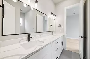 5811 Mansfield Heights Ln, Houston, TX 77091 - Photo 10