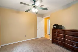 5602 Thrush Dr, Houston, TX 77033 - Photo 8