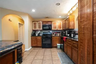 5602 Thrush Dr, Houston, TX 77033 - Photo 2