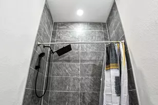 9705 Garcroft St, Houston, TX 77029 - Photo 20