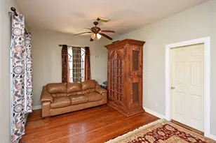 4104 Walker St, Houston, TX 77023 - Photo 10