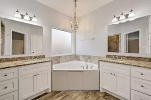 12738 Lake Conroe Hills Dr, Willis, TX 77318 - Photo 18