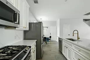 2020 Bailey St, Houston, TX 77006 - Photo 10