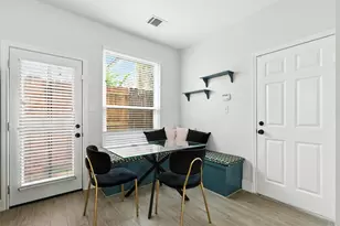 2020 Bailey St, Houston, TX 77006 - Photo 8
