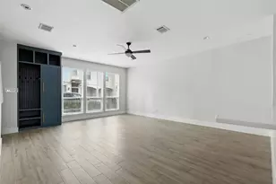 2020 Bailey St, Houston, TX 77006 - Photo 4