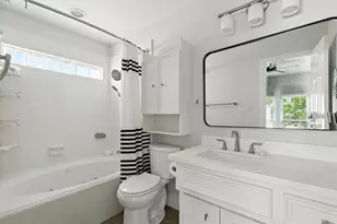 2020 Bailey St, Houston, TX 77006 - Photo 16