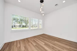 8106 Locksley St, Houston, TX 77078 - Photo 12