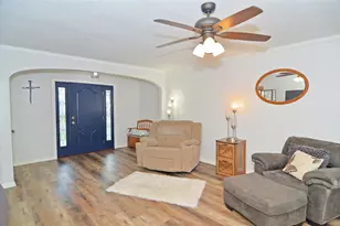 1716 Dolphin Dr, Seabrook, TX 77586 - Photo 4