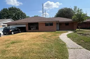 10311 Greenwillow St, Houston, TX 77035 - Photo 1