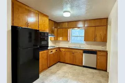 219 Moore Street, Navasota, TX 77868 - Photo 2