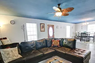 641 4th St, Dickinson, TX 77539 - Photo 10