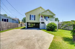 641 4th St, Dickinson, TX 77539 - Photo 1