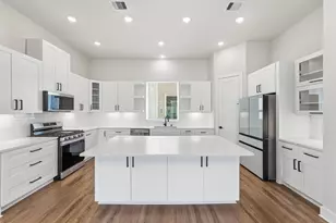 1942 Purswell Rd, Houston, TX 77055 - Photo 2