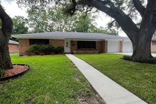 1704 Richardson Ln, Baytown, TX 77520 - Photo 2