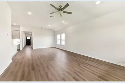 66 Leon Way, Dayton, TX 77535 - Photo 4