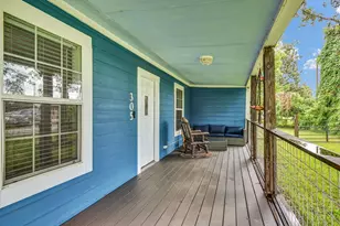 305 S 15th St, West Columbia, TX 77486 - Photo 2