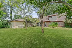 11914 Meadowtrail Ln, Meadows Place, TX 77477 - Photo 4