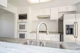 4906 E Orem Dr, Houston, TX 77048 - Photo 2