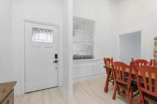 409 Little Spg Ct, Anahuac, TX 77514 - Photo 6
