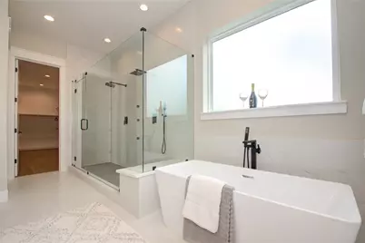 110 E 28th Street, Houston, TX 77008 - Photo 8