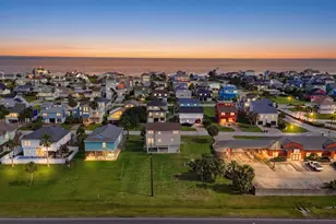 13684 Mutiny Ln, Galveston, TX 77554 - Photo 28