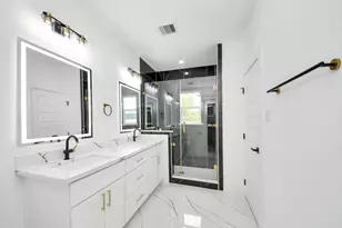 6711 Crestmont St, Houston, TX 77033 - Photo 32
