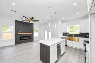 6711 Crestmont St, Houston, TX 77033 - Photo 2
