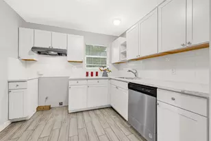 5009 Bataan Rd, Houston, TX 77033 - Photo 10