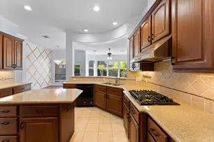 31 N Warbler Bend Cir, The Woodlands, TX 77382 - Photo 8