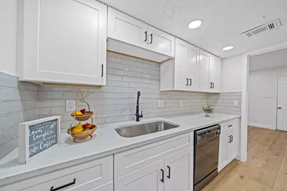 8726 Wilcrest Drive #8726, Houston, TX 77099 - Photo 8