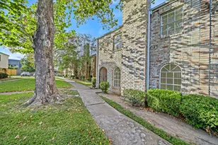 8726 Wilcrest Dr, Houston, TX 77099 - Photo 2