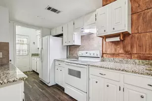 32 April Village, Conroe, TX 77356 - Photo 12
