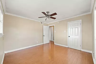 7823 Twin Hills Drive, Houston, TX 77071 - Photo 36